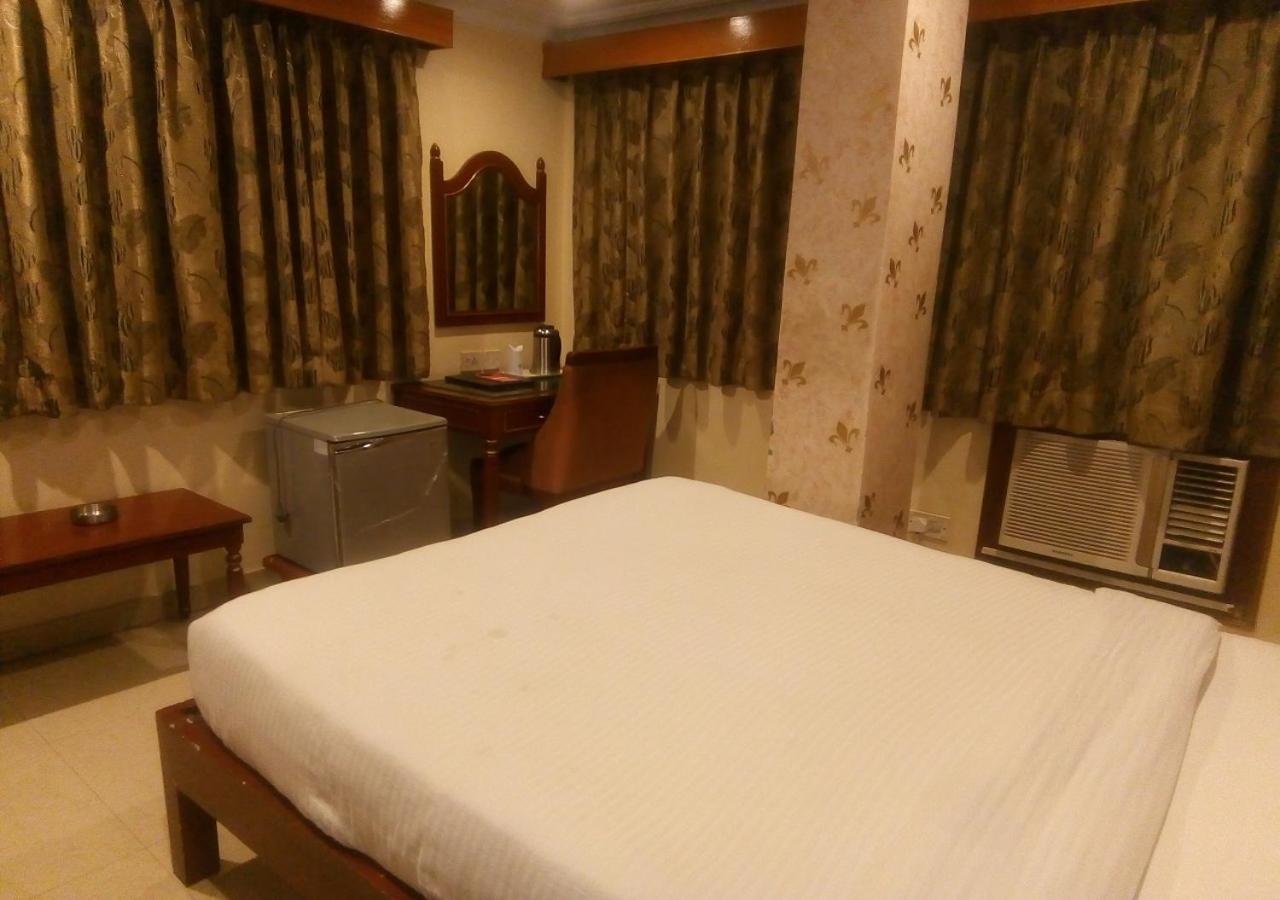 Hotel Monsoon Palace Гувахати Экстерьер фото